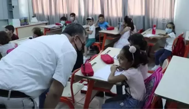 Geçici barınma merkezinde eğitim gören Suriyeli çocuklara diş bakım ürünleri dağıtıldı