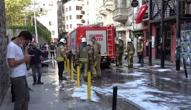 Son dakika haber | İngiliz Konsolosluğu karşısındaki binada çıkan yangın paniğe sebep oldu