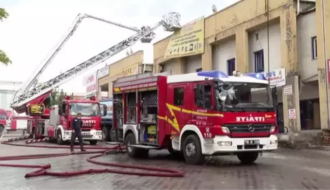 Son dakika haber... İş merkezinin çatısında çıkan yangın söndürüldü