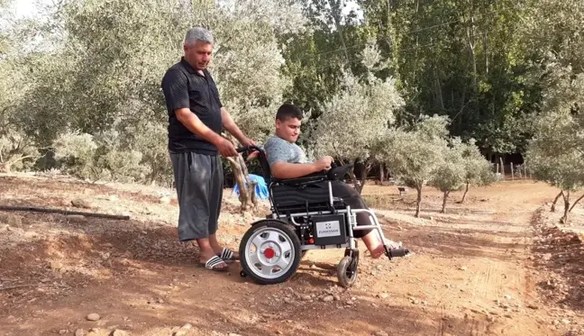 Doğuştan yürüme engelli Mehmet yol istiyor