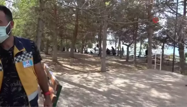 Van Gölü sahiline aşı standı kuruldu