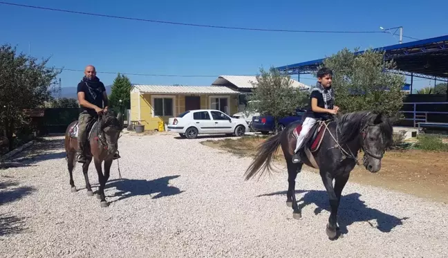 Babasına özendi 7 yaşında at binmeye başladı