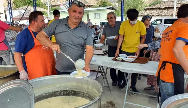 İmece usulü topladıkları parayla hayır yemeği ve yağmur duası yaptılar