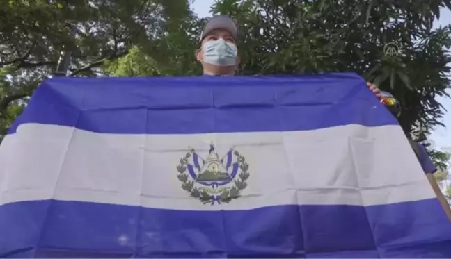 SAN SALVADOR - El Salvador'da binlerce kişi Devlet Başkanı Bukele'yi protesto etti