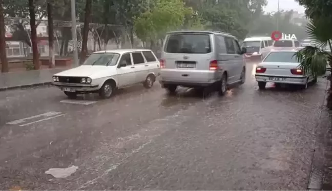 Kozanlılar dolu ve şiddetli yağmura hazırlıksız yakalandı