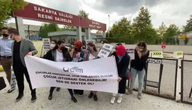 Yangın çıkarılarak öldürüldüğü iddia edilen çocuğun annesi ve erkek arkadaşı yargılanıyor