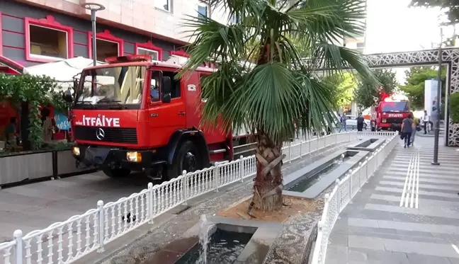 Son dakika haber... İş merkezinin çatı katında çıkan yangın korkuttu