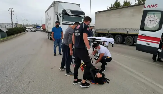 Kamyonet ile motosiklet çarpıştı; 2 yaralı