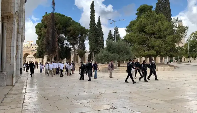 Fanatik Yahudilerin Mescid-i Aksa'ya baskınları sürüyor