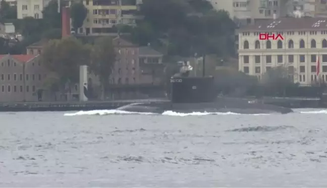 Rus denizaltı İstanbul Boğazı'ndan geçti
