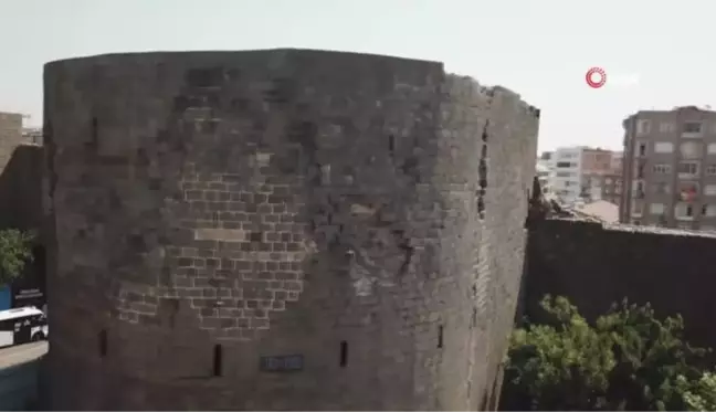 Diyarbakır Surları Urfakapı restorasyon çalışmalarında mancınık kaidesi bulundu