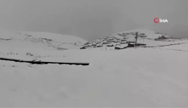 Trabzon'un yaylaları beyaza büründü