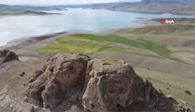 Elazığ'da Urartular dönemine ait olan Tanrıverdi Kalesi ilk günkü ihtişamını koruyor