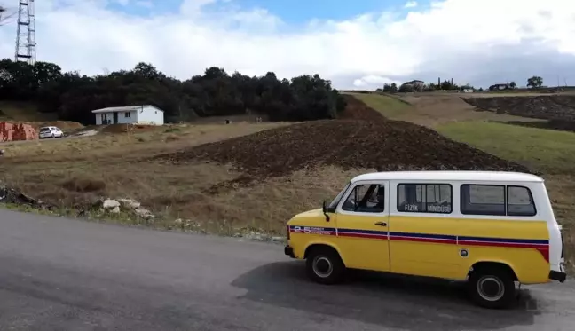 'Fizik Minibüsü'yle 5 bin kilometre yol giderek binlerce kitap dağıttı