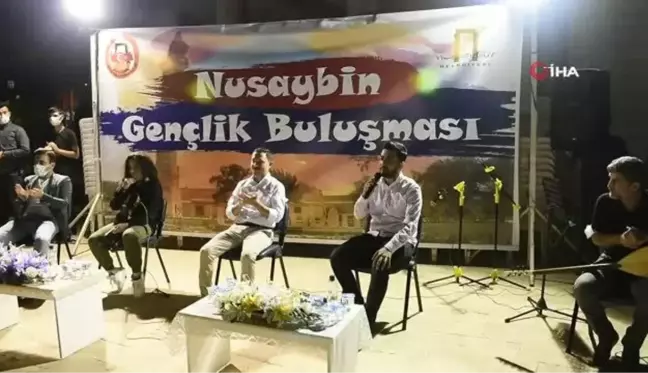 Gençlik buluşmasına katılan kaymakam hem saz çaldı, hem türkü söyledi