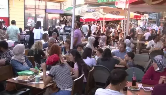 Edirne'ye aileleriyle birlikte gelen öğrenciler yoğunluk oluşturdu