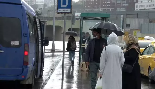 İstanbul'da yağmur yağdı, vatandaş yoğunlaşan trafikten dert yandı