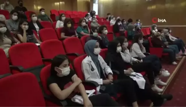 Dicle Üniversitesi Hastanesinde, '1-7 Ekim Dünya Emzirme Haftası' eğitim konferansı