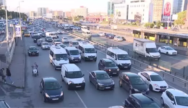 Haftanın ilk iş günü yoğun trafikle başladı