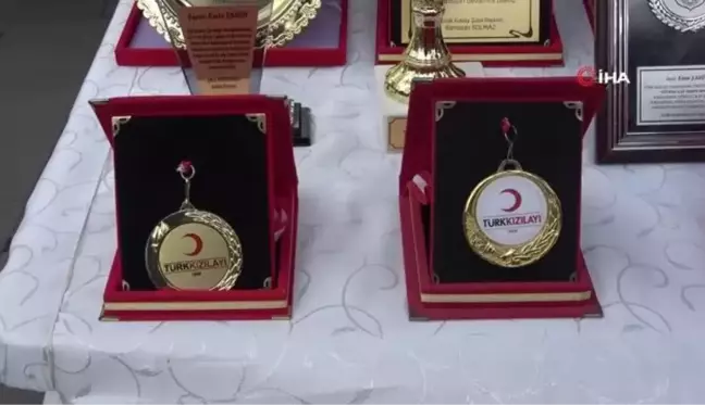 6 dünya rekoru kıran kan bağışçısına plaket