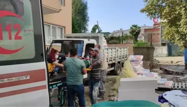 Kırılan inşaat iskelesinden düşen 2 işçi kişi yaralandı