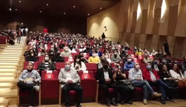 6. Uluslararası Denizli Cam Bienali'nde sanatçılar cam eserleri 