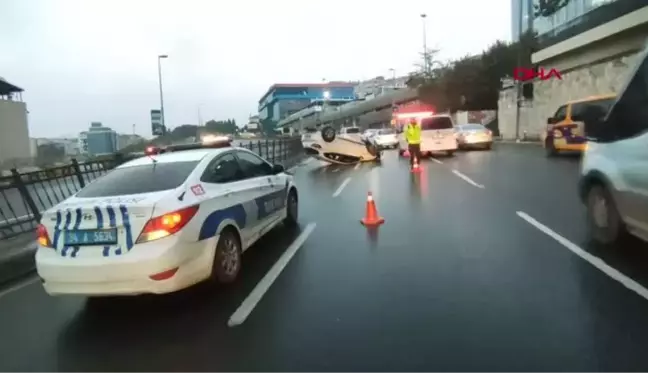 İSTANBUL-BEYOĞLU'NDA OTOMOBİL TAKLA ATTI, TRAFİK YOĞUNLUĞU OLUŞTU