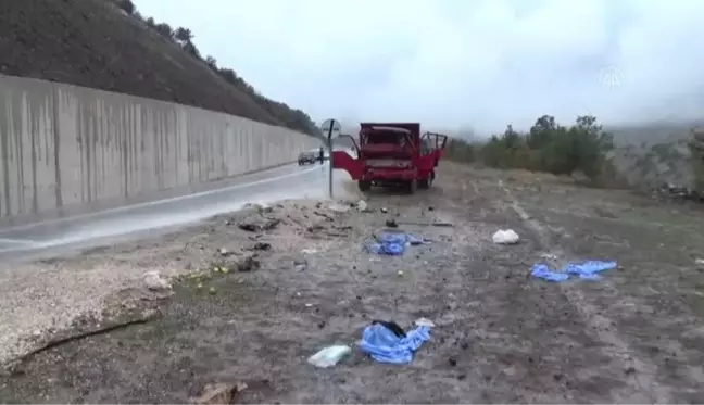 Tokat'ta kamyonet ile minibüsün çarpışması sonucu 2 kişi öldü, 13 kişi yaralandı