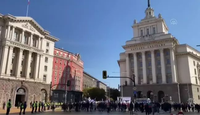 Bulgaristan'da elektrik zamları protesto edildi