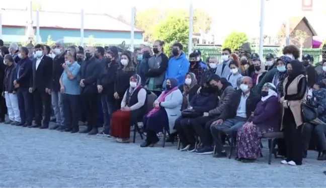 Kovid-19'dan hayatını kaybeden polis memuru için tören düzenlendi