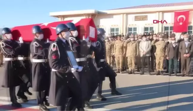 Son dakika! ŞEHİT CENAZESİ TÖRENLE MEMLEKETİ ERZURUM'A UĞURLANDI