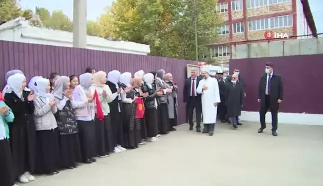 Diyanet İşleri Başkanı Erbaş'tan Oş İmam Hatip Lisesi ve Oş Üniversitesi'ne ziyaret