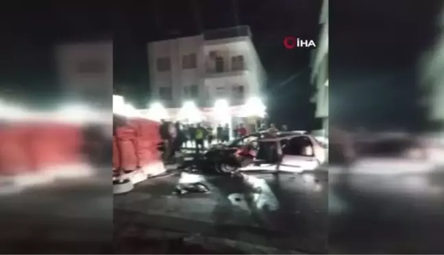 Son dakika haber... Hafif ticari araç karşı şeride geçip otomobile çarptı: 1ölü, 2 yaralı