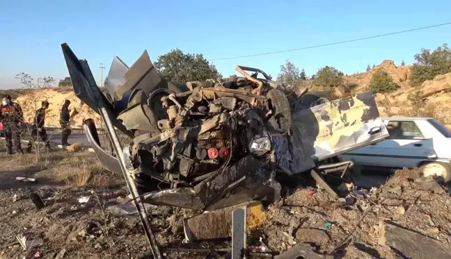 Kırıkkale'de feci kaza, otomobil hurdaya döndü: 1 ölü