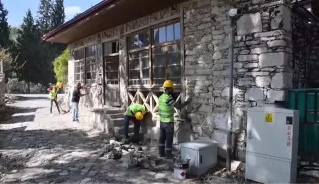 Stratonikeia Antik Kenti'nin asırlık kahvehanesi restore ediliyor