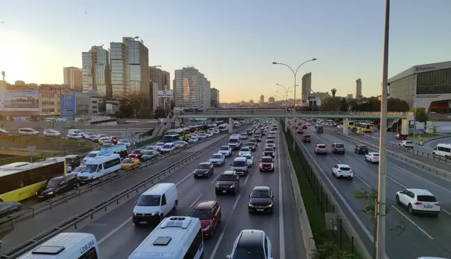 Mesai saatinin bitimiyle trafikte yoğunluk oluştu