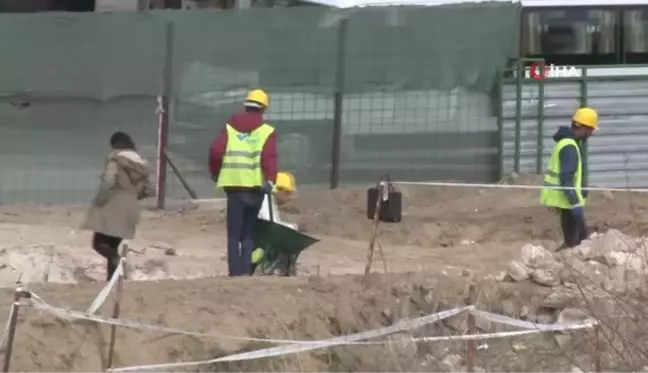 Selimiye Camisi meydan kazılarında yeni tarihi kalıntılar bulundu