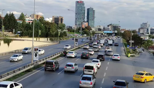 Akşam saatlerinde trafik yoğunluğu yaşanıyor