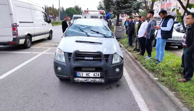 Kontrolden çıkan kamyonet karşı şeride geçip böyle takla attı: 2 yaralı