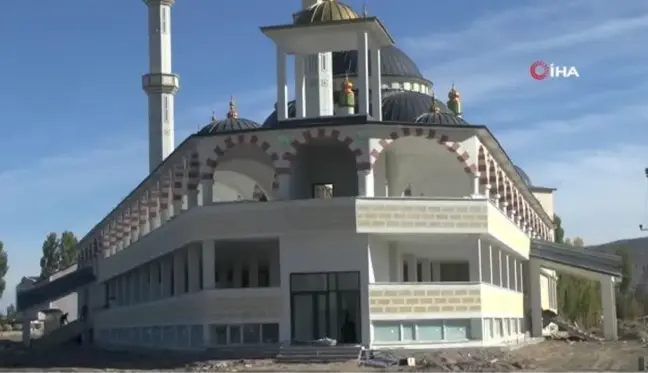 Muş'ta 3 bin 700 kişilik Osmanlı ve Selçuklu mimarisine uygun cami inşa edildi