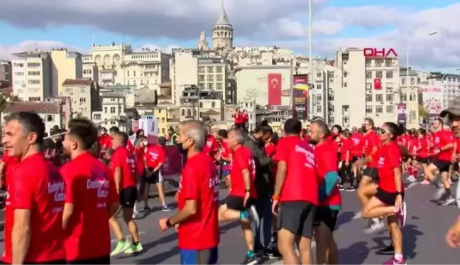 GALATA KÖPRÜSÜ'NDE CUMHURİYET KOŞUSU