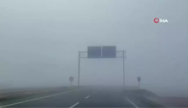 Erzurum'da etkili olan yoğun sis sürücülere zor anlar yaşattı