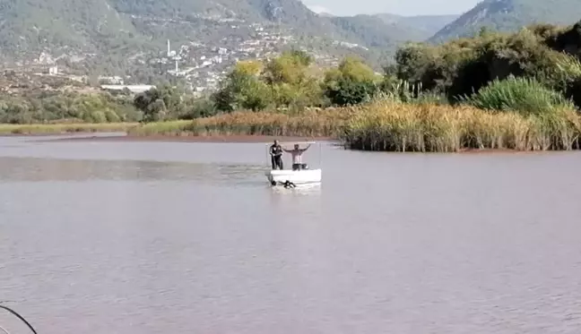 Antalya'da tekne devrildi, kayıp olan bir kişi aranıyor