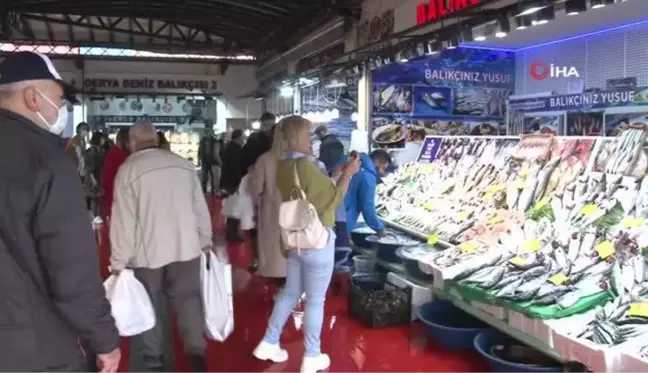 Balık tezgahlarında lüfer yerini hamsiye bıraktı