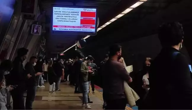 METRO SEFERLERİNDE AKSAMA YAŞANIYOR