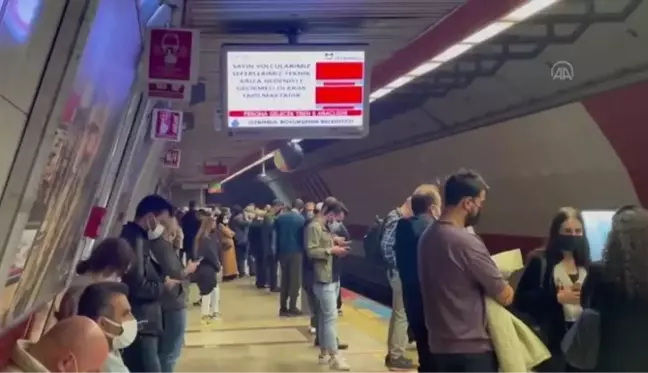 Taksim metro durağında yoğunluk