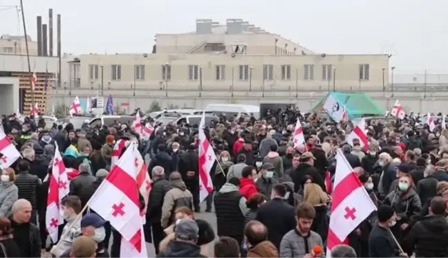 Gürcistan'da tutuklu eski Cumhurbaşkanı Saakaşvili'ye destek gösterisi