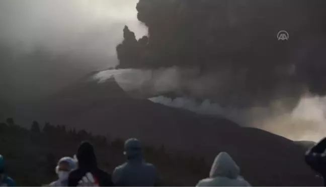 La Palma Adası'ndaki Cumbre Vieja Yanardağı yeniden lav püskürttü