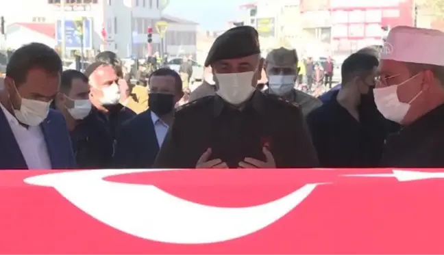 Silah kazası sonucu şehit olan asker son yolculuğuna uğurlandı