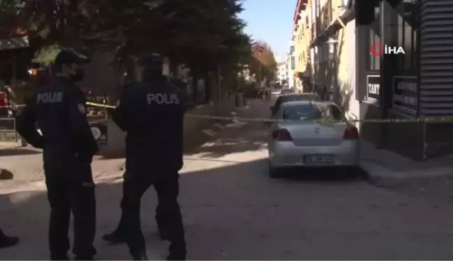 Ailesine kızdı tüfekle kendisini eve kilitledi